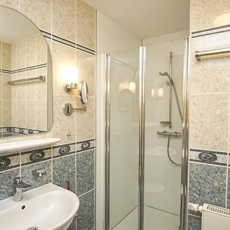 Meeresblick Residenzen Fewo02 Mit Gratis Schwimmbadnutzung Im Ahoi Sellin דירה גוהרן